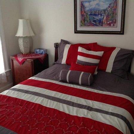 The Yellow House Bed & Breakfast Stanstead Plain Buitenkant foto