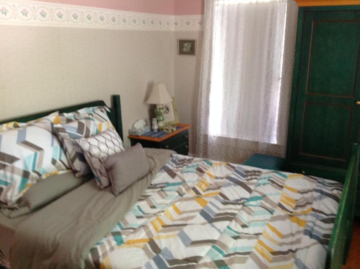 The Yellow House Bed & Breakfast Stanstead Plain Buitenkant foto
