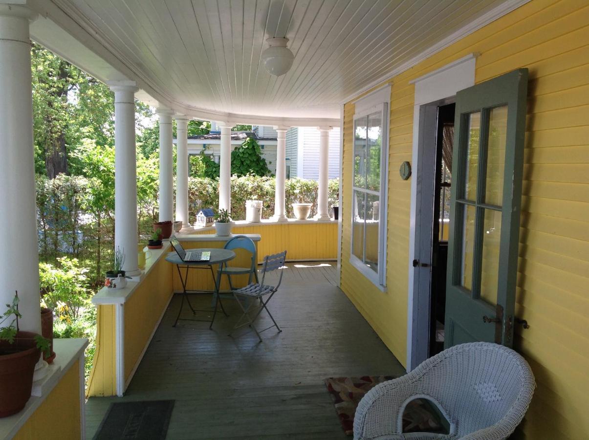 The Yellow House Bed & Breakfast Stanstead Plain Buitenkant foto