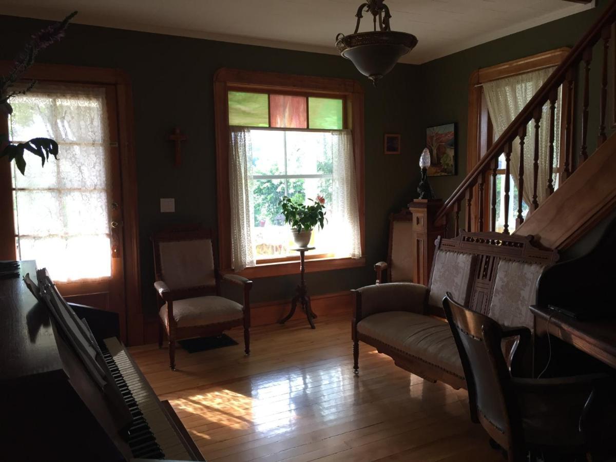 The Yellow House Bed & Breakfast Stanstead Plain Buitenkant foto
