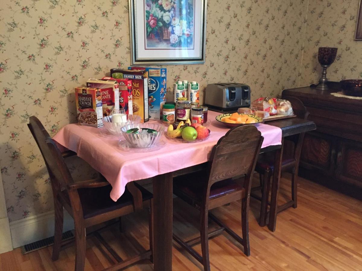 The Yellow House Bed & Breakfast Stanstead Plain Buitenkant foto
