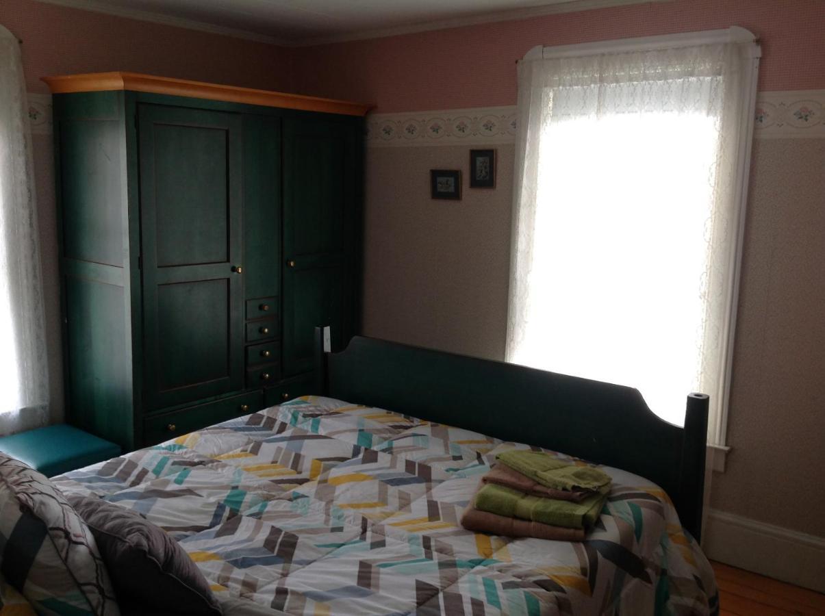 The Yellow House Bed & Breakfast Stanstead Plain Buitenkant foto